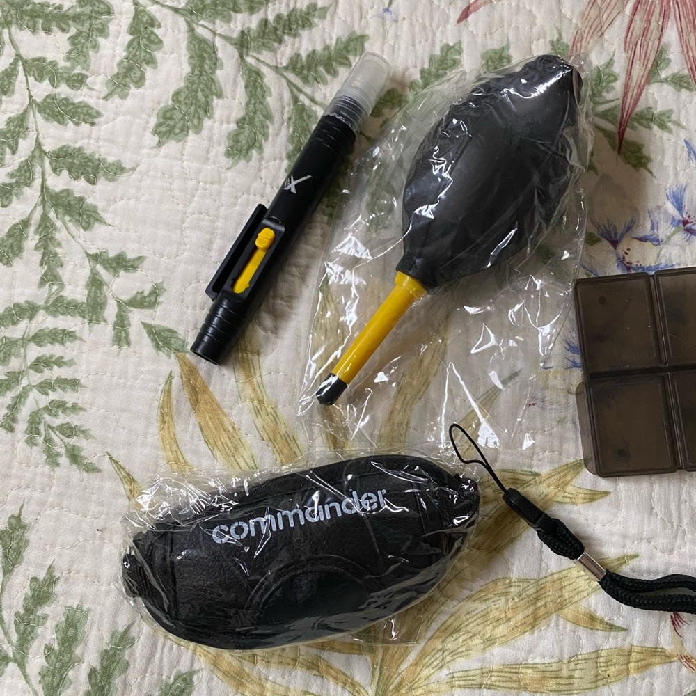 Assorted Camera Accessories&Bag - Picture 6 of 16